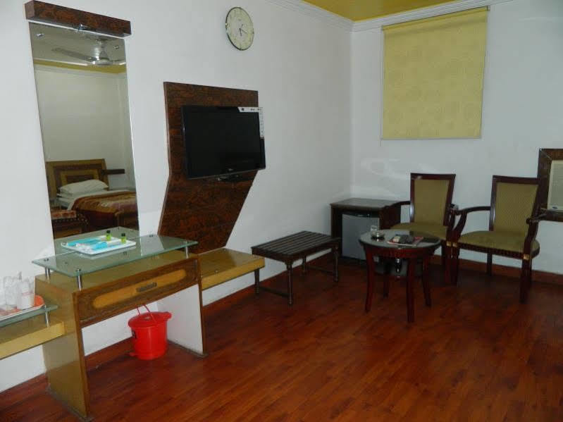Republic Hotel باتنا المظهر الخارجي الصورة